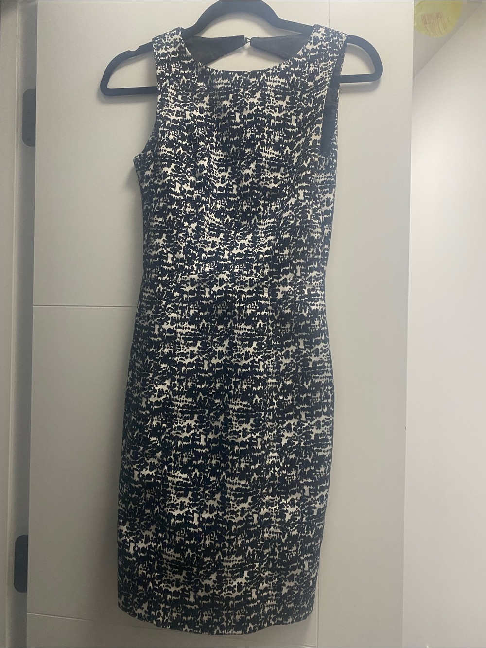 H&M Black and White Sleeveless Sheath Dress
